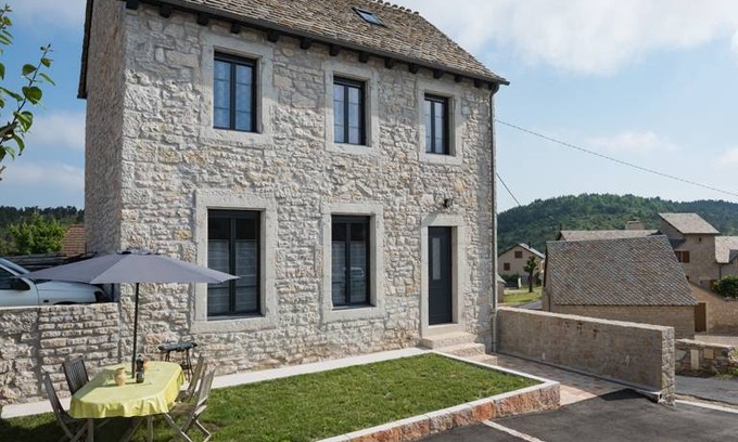 Chanac House | 90 m² Gîte ∙ 2 bedrooms ∙ 6 guests