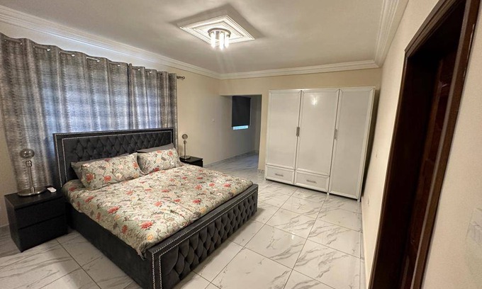 Freetown House | 90 m² House ∙ 3 bedrooms ∙ 6 guests
