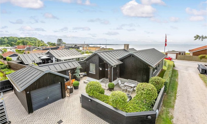 Kelstrup Strand House | 90 m² House ∙ 3 bedrooms ∙ 6 guests
