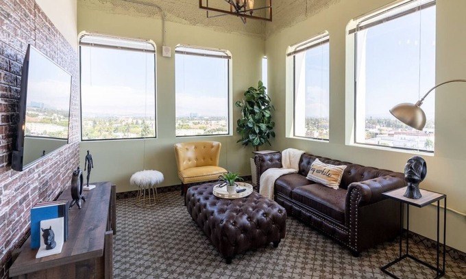 Santa Ana Apartment | 906 · Stunning Views | Hi-Rise Corner Unit | Near Disney
