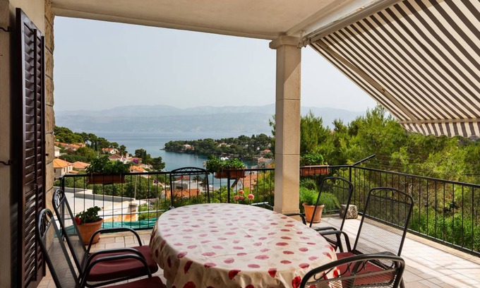 Splitska Apartment | 93 m² Apartment ∙ 3 bedrooms ∙ 8 guests