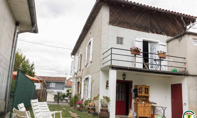 Gourdan-Polignan House | 93 m² Gîte ∙ 2 bedrooms ∙ 5 guests