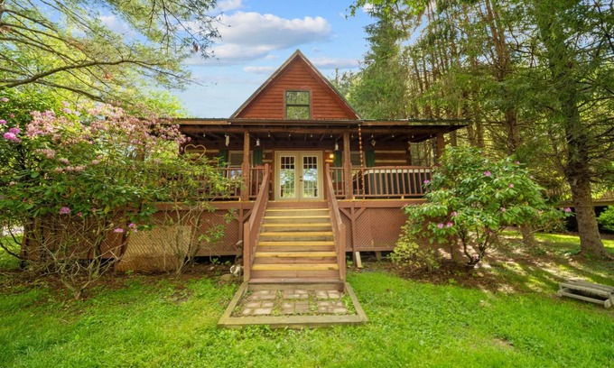 Boone Cabin | 95 m² Cabin ∙ 2 bedrooms ∙ 8 guests