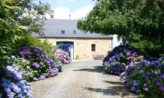 Ploubezre House | 95 m² Gîte ∙ 3 bedrooms ∙ 7 guests