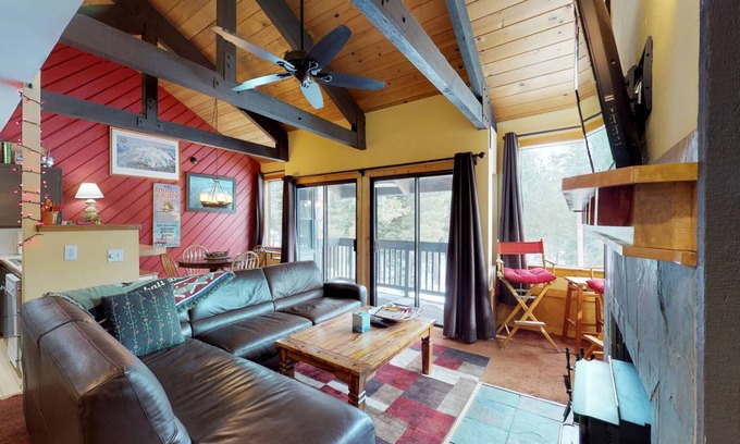 Majestic Pines Condo | 97 m² Condo ∙ 1 bedroom ∙ 4 guests