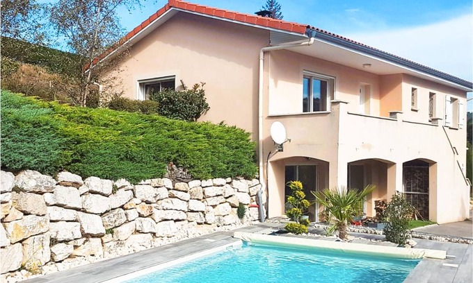 La Valla-en-Gier House | 97 m² House ∙ 3 bedrooms ∙ 6 guests