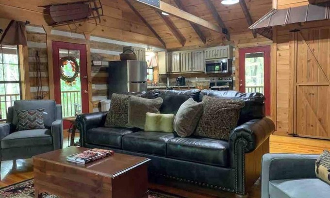 Mentone House | $99 August MidWeek SALE+Cabin+HotTub+Pet+GR8Coffee+NEW Bath