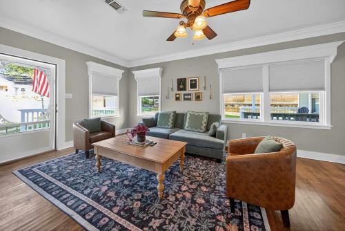 Tyler House | A 1921 Craftsman With Charm!