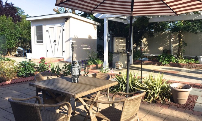 White Plains House | A 1BR close to White Plains Train Station