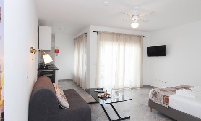 Peniche de Cima Apartment | A 2 Minutos da Praia da Gamboa! Estúdio com Patio Privado