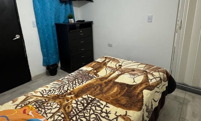 Fontibon House | ¡A 25 Minutos del Aeropuerto el Dorado! Casa Hospedaje Holcay