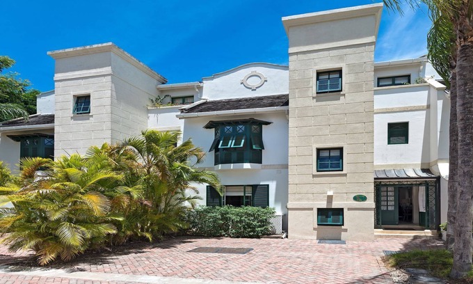 Mullins House | A 4 Bedroom Rental, A Short Walk To Mullins Beach - Includes Beach Club Access