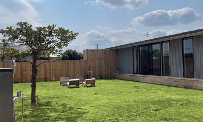 Kujukuri House | A 45 people terrace house type where you can st/Sambugun Chiba