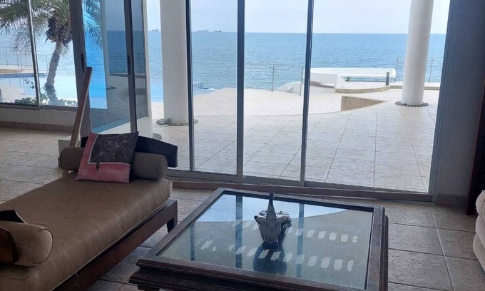 Ballenita House | A 5 Pasos de la Playa. 3 Cuartos con Baños. Gran Piscina. Hermosa Vista