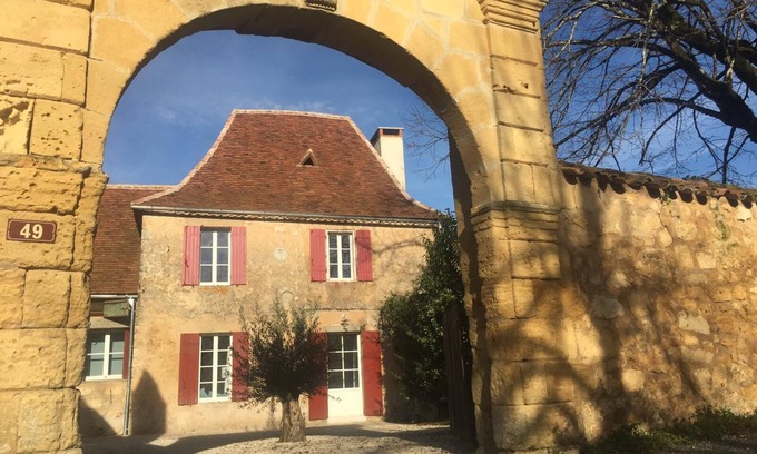 Baneuil Cottage | A Beautiful and Fully Renovated Heritage Cottage in the Dordogne with spa