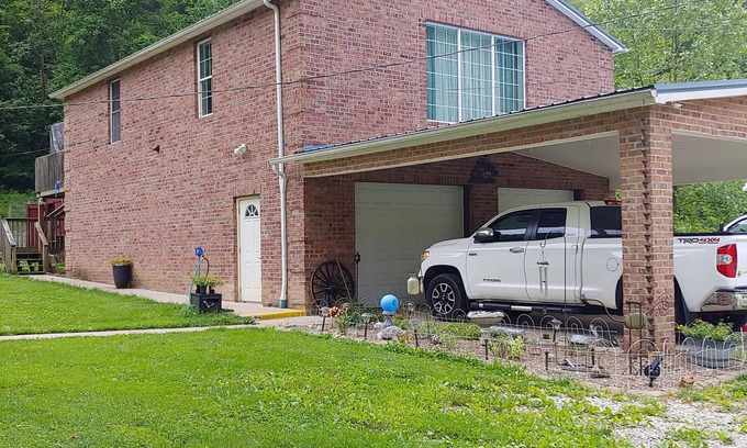 Wayne Apartment | A Beautiful Apartment in a Country Setting. Near 3 State Parks & 2 Golf Courses