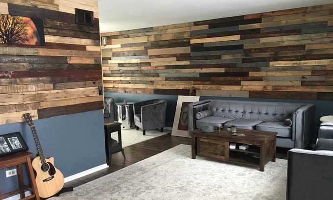 Carol Stream House | A beautiful bright 3 br 2 bath with pool table. A suburban oasis.