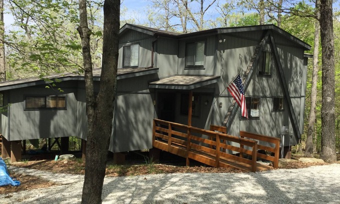 Innsbrook Ski Chalet | A beautiful custom chalet for large gatherings ready for your lake fun
