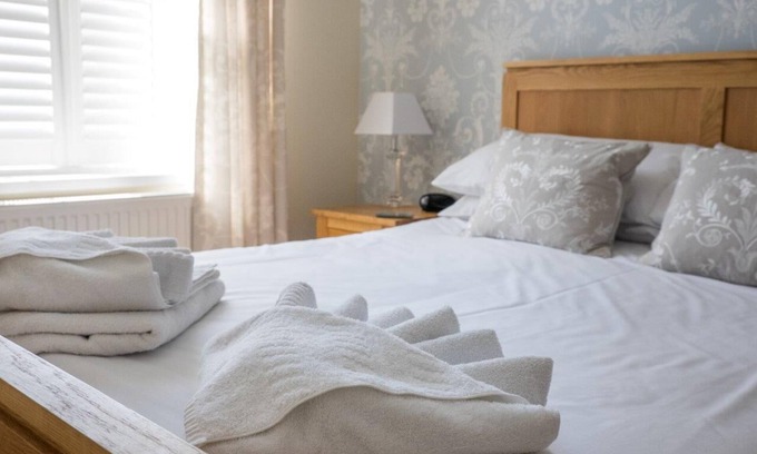 Shanklin House | A beautiful three bed town house on Shanklin Esplanade with 15% off ferry travel