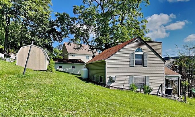Thayerville House | A Beautiful View | Pet-Friendly Bungalow + Lake Views!