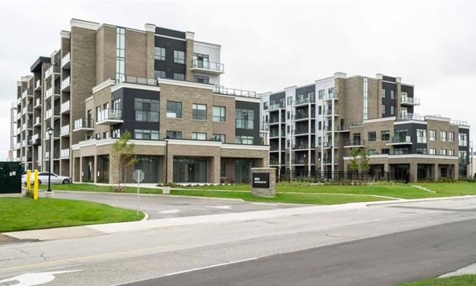 Beamsville Apartment | A beautifully modern and fully furnished one bedroom + den in Beamsville.