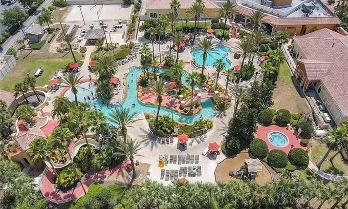 Davenport House | A beautifully themed flip flop suite