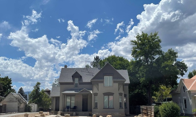 Ephraim House | A big open house for the whole family & many guests!