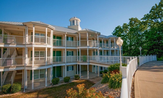 Sheridan Apartment | A Blend of Recreation and Scenery, Families Love - 2BD + 2BA.
