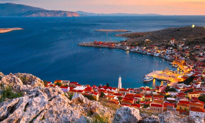 Halki Apartment | A breath from the port!