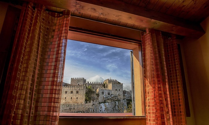 Caccamo House | A breath of fresh air from everday stress.