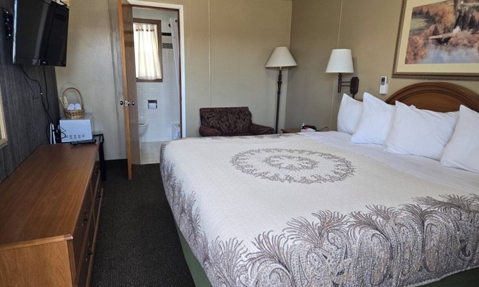 Chamberlain Hotel | A Bridge View Inn