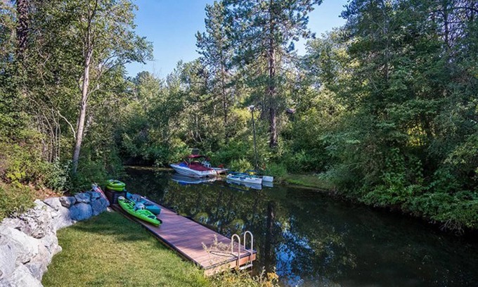 Sagle House | A/C LakeAccess GameRoom Xbox DogOK kayaks paddleboards Private30'Dock Sleeps 14
