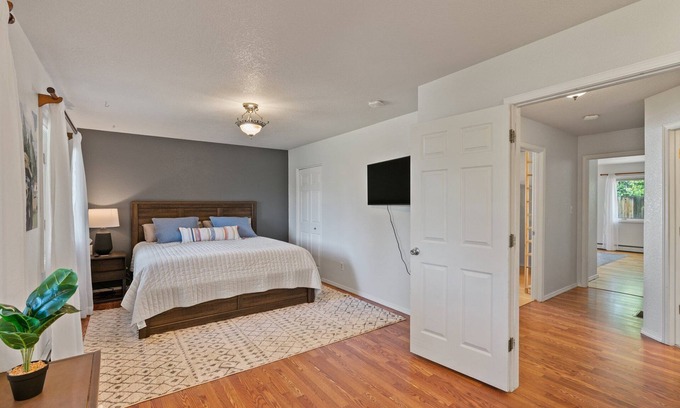 Hermosa House | A/C,Pet Friendly, Private Hot Tub, Great Location!