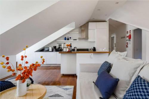 Sao Paulo Apartment | A Captivating Apartment close to River Tagus in Lisbon