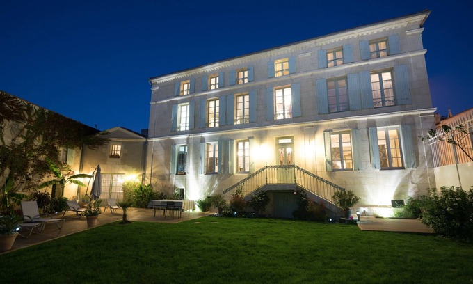 Pont l'Abbe d'Arnoult House | A Charentaise house in the heart of Saintonge