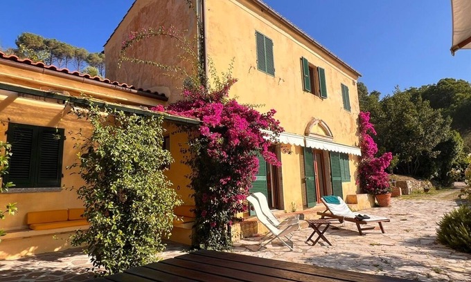 Portoferraio Cottage | A charming country house nestled in the hills nearby Elba best beaches.