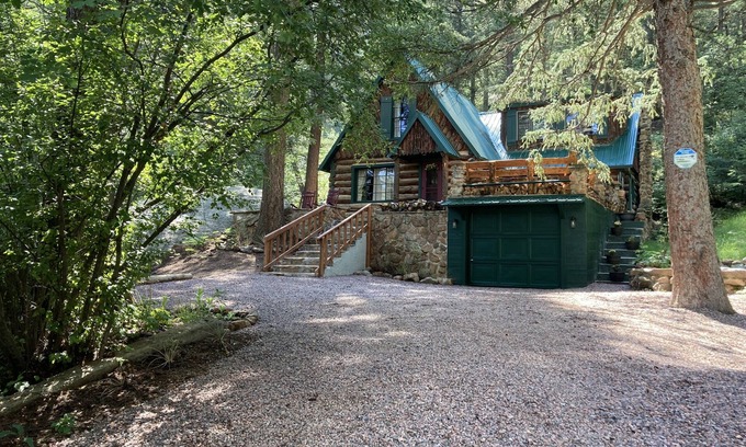 Colorado Springs Cabin | A charming, enchanting and historic log cabin with modern amenities