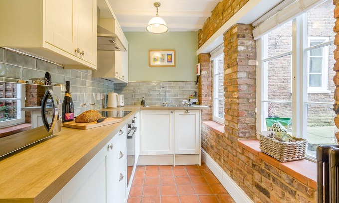 Barrow upon Humber Cottage | A charming, thoughtfully renovated cottage within the 17th century Papist Hall.
