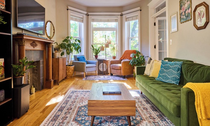 Logan Square Apartment | A chic second-floor plant-filled retreat in Chicago's Logan Square neighborhood.