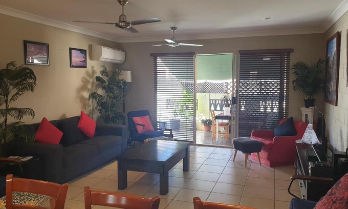 Railway Estate Apartment | A City Retreat, 2BR Apartment - Reid Park -Townsville