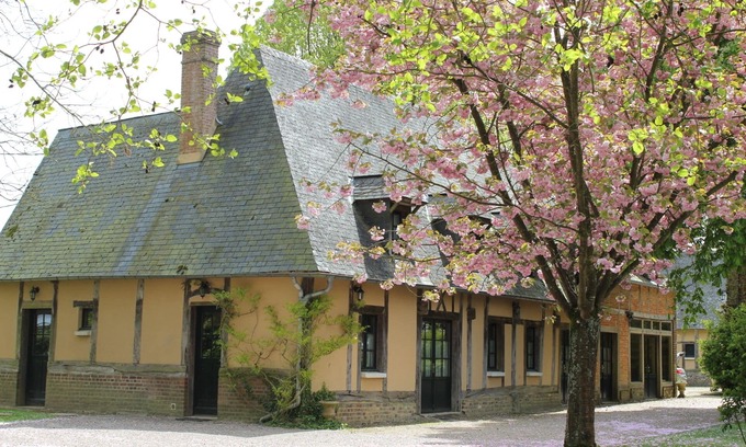 Fleury-la-Foret House | A comfortable country house in an English park
