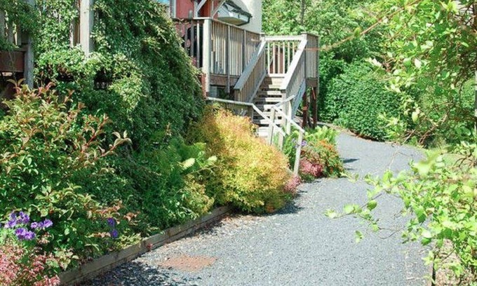 Jedburgh Cottage | A comfortable cottage with all amenities closeby, a few minutes walk of Jedburgh