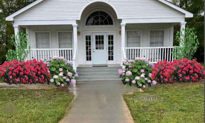 Kentwood House | A comfortable country cottage with unique charm and appeal.