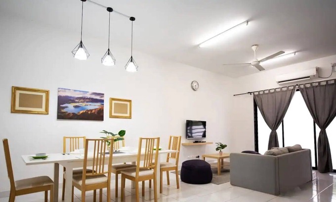 Gelang Patah House | A Comfy 4BR Home Near Legoland & Hello Kitty