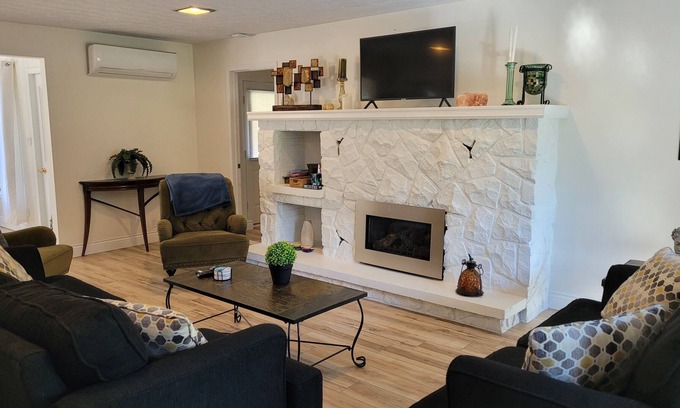Bayfield House | A Cottage Retreat w/ indoor & outdoor Fireplace