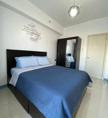 Las Pinas Apartment | A Cozy 2 Bedroom Unit with a Parking at Tower 2 South Residences SM Southmall