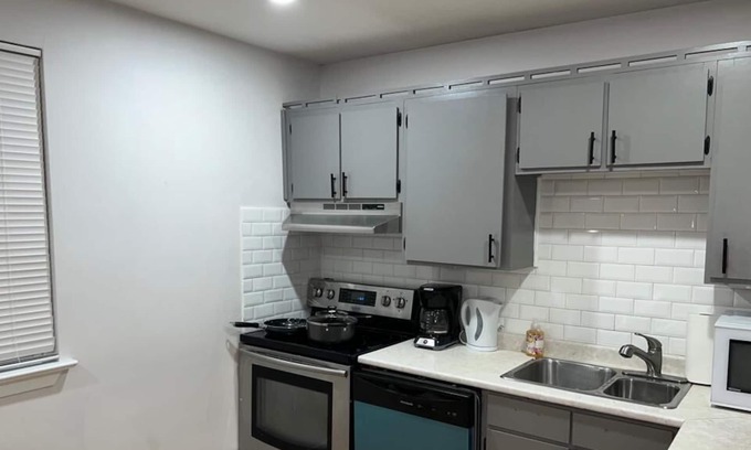 Golfdale Gardens House | A cozy 3 bedroom home located in a prime west hill of Scarborough