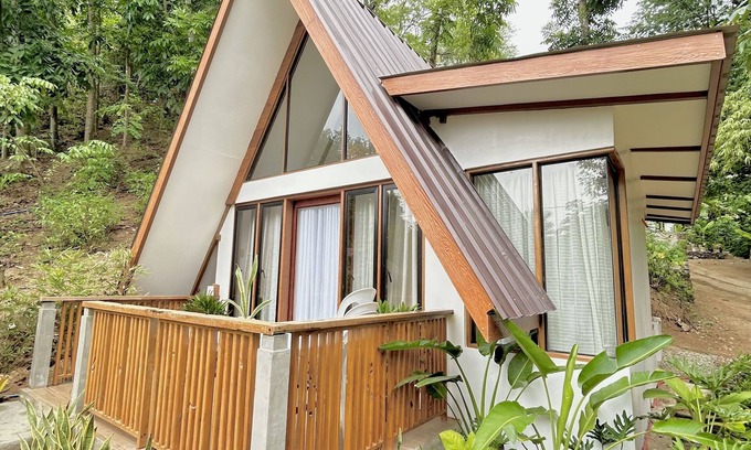 San Juan Cabin | A cozy cabin in a hidden paradise in the South - just few steps from the beach!