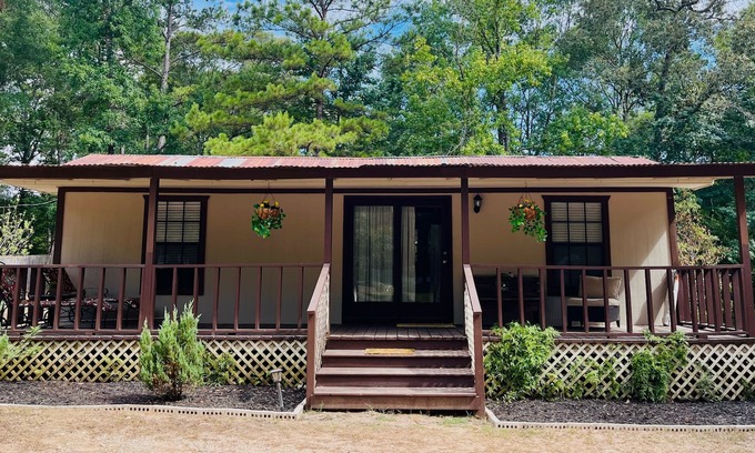 Willis Cabin | A cozy cabin in a peaceful setting!