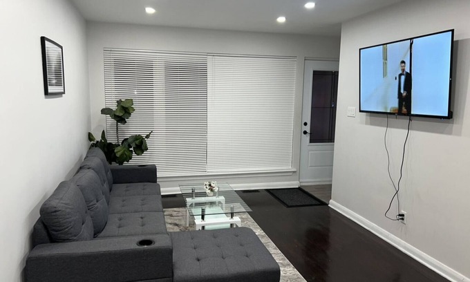 West Hill House | A cozy fully furnished apartment. Sleeps six. Close to all amenities.